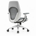 Ergonomische verstelbare bureaustoel grijs/zwart/zilver met netrug en armleuningen, 68 x 68 x 114-124 cm